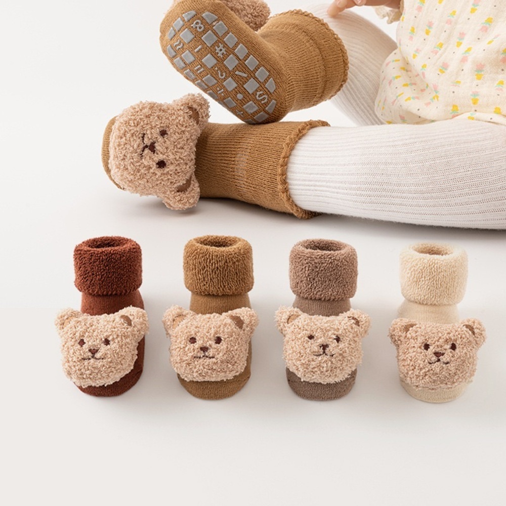 4 pieces Adorable Bear Face Baby Socks Set! NWOT